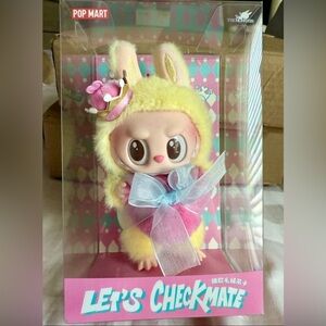 Labubu …Let's Checkmate Queen Vinil Plush